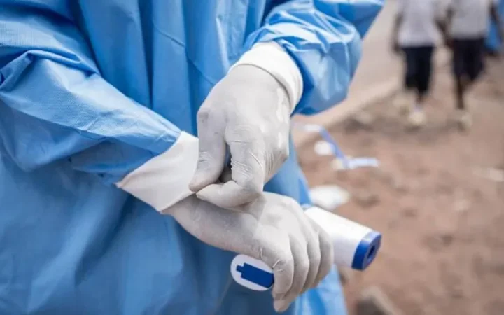 Serikali ya Kenya imethibitisha kuwa mazungumzo yanaendelea kati yake na Marekani kuhusu mikakati ya kudhibiti mlipuko wa Ebola unaoendelea katika Afrika Mashariki.